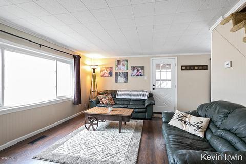 722 Alderman St, Belding, MI 48809 photo 4
