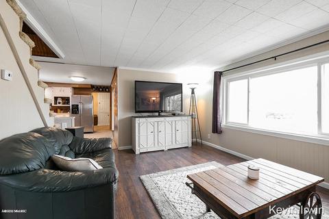 722 Alderman St, Belding, MI 48809 photo 5