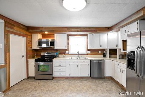 722 Alderman St, Belding, MI 48809 photo 7