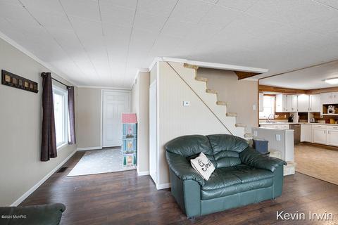 722 Alderman St, Belding, MI 48809 photo 6