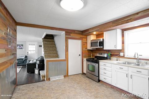 722 Alderman St, Belding, MI 48809 photo 8