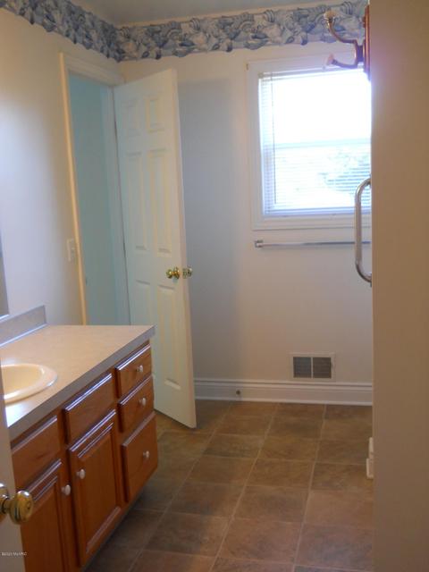 13198 Shutter Dr SE, Lowell, MI 49331 photo 7