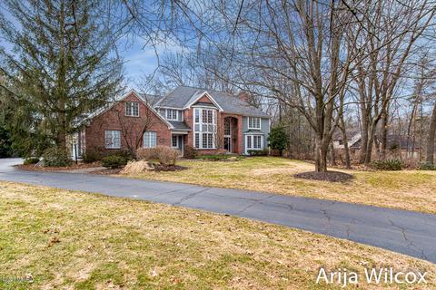 7944 Whitburn Dr SE, Ada, MI 49301 photo 2