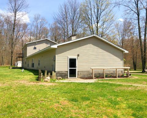 745 W Adams St, White Cloud, MI 49349 photo 4