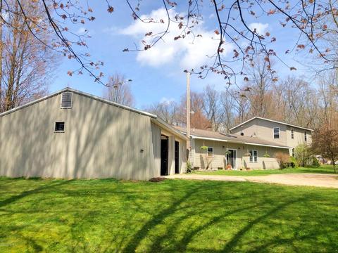 745 W Adams St, White Cloud, MI 49349 photo 3