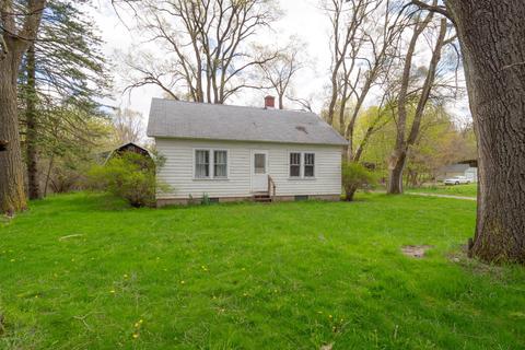 891 Riverview Dr, Plainwell, MI 49080 photo 2
