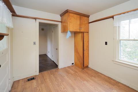 891 Riverview Dr, Plainwell, MI 49080 photo 10