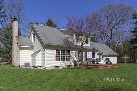 3041 Forest View Dr, Hamilton, MI 49419 photo 2