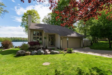 58853 Edgewood Dr, Three Rivers, MI 49093 photo 1
