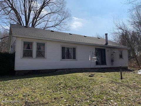 1571 2nd St, Plainwell, MI 49080 photo 1