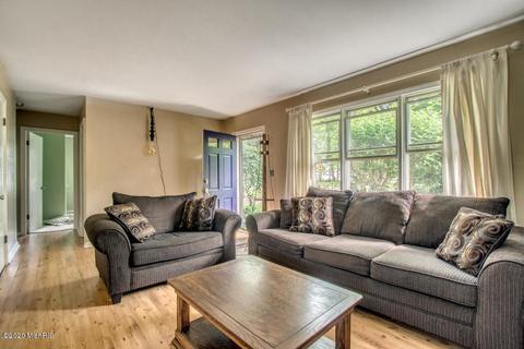 533 Brewer St, Marshall, MI 49068 photo 4