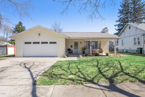 202 Maple Ter, Spring Lake, MI 49456 photo 1
