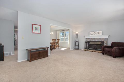 202 Maple Ter, Spring Lake, MI 49456 photo 4