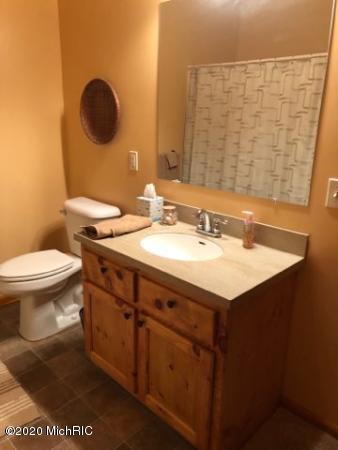 519 Roundtree Dr NE, Ada, MI 49301 photo 34