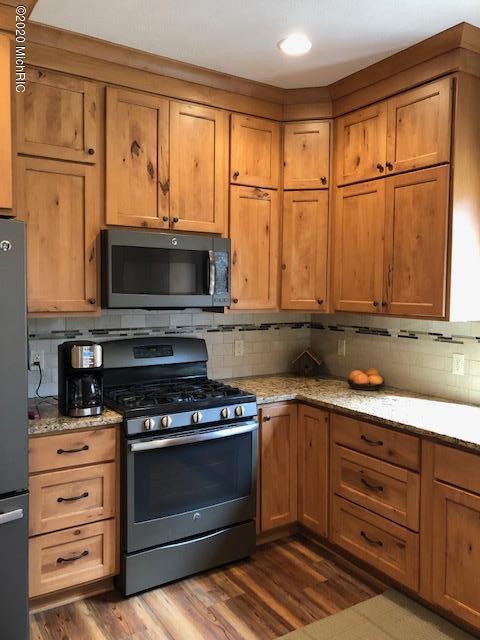 519 Roundtree Dr NE, Ada, MI 49301 photo 11