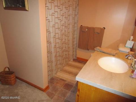 519 Roundtree Dr NE, Ada, MI 49301 photo 33