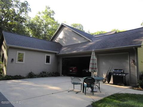 519 Roundtree Dr NE, Ada, MI 49301 photo 7
