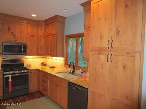 519 Roundtree Dr NE, Ada, MI 49301 photo 14