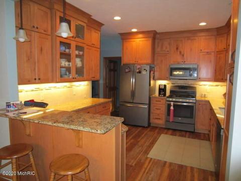 519 Roundtree Dr NE, Ada, MI 49301 photo 12