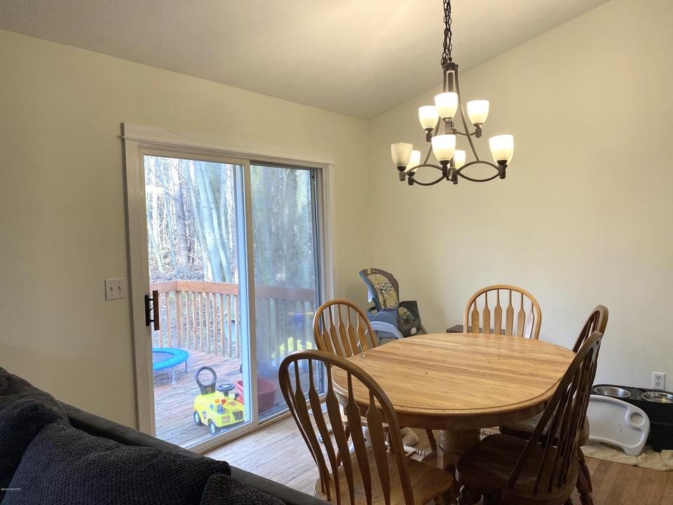  10703 Ridgewood Dr, Greenville, MI 48838 photo 6