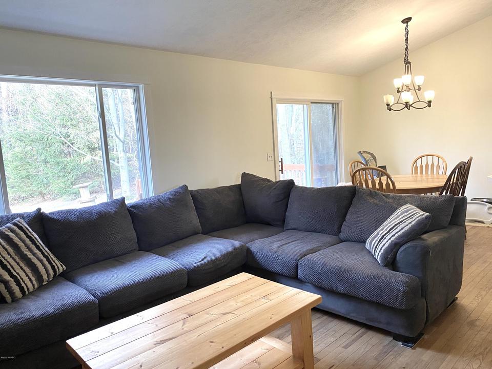 10703 Ridgewood Dr, Greenville, MI 48838 photo 7
