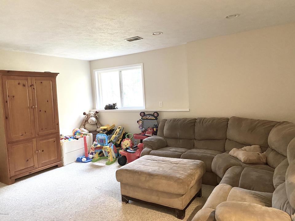  10703 Ridgewood Dr, Greenville, MI 48838 photo 18
