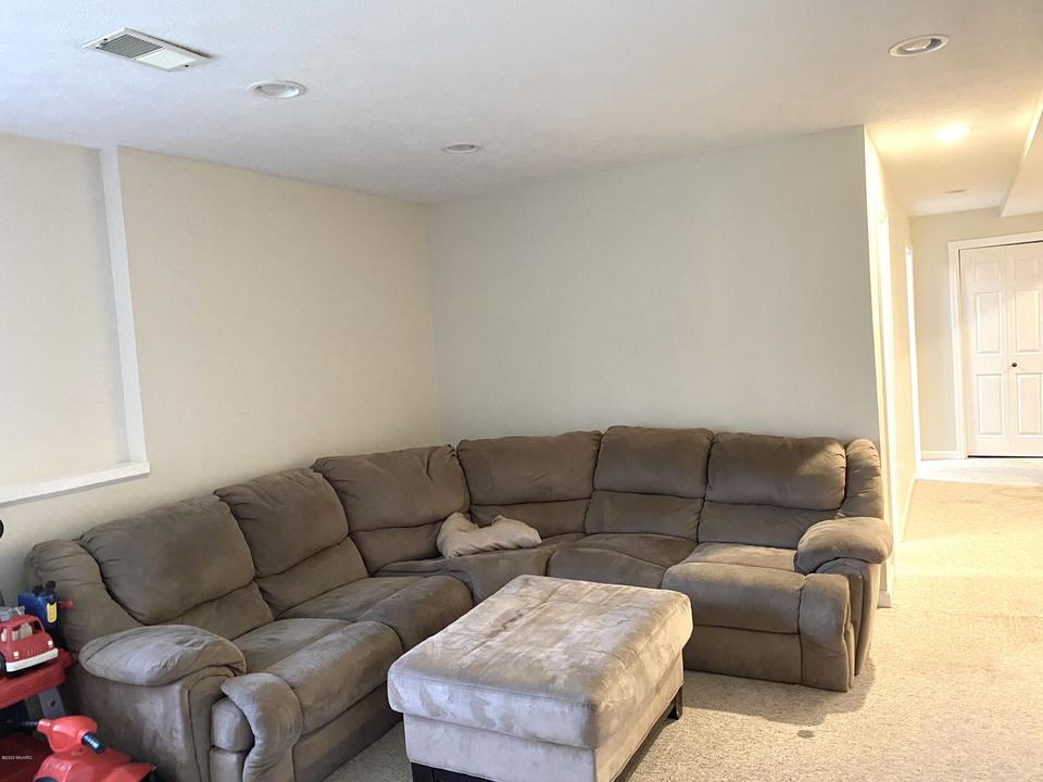  10703 Ridgewood Dr, Greenville, MI 48838 photo 17