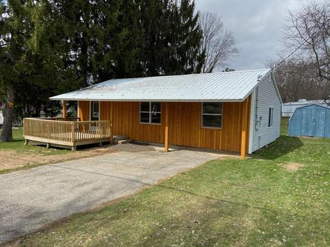 519 E Walnut St, Stanton, MI 48888 photo 1
