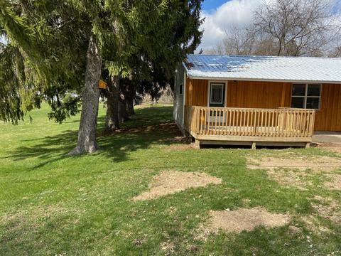 519 E Walnut St, Stanton, MI 48888 photo 3