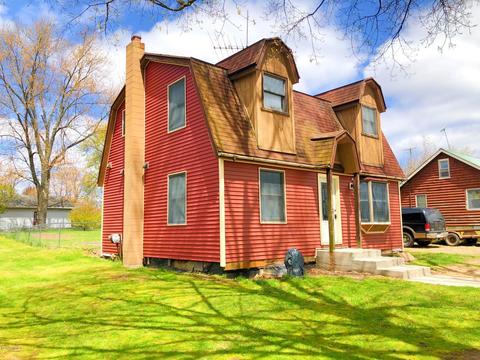 211 E Home St, Edmore, MI 48829 photo 3