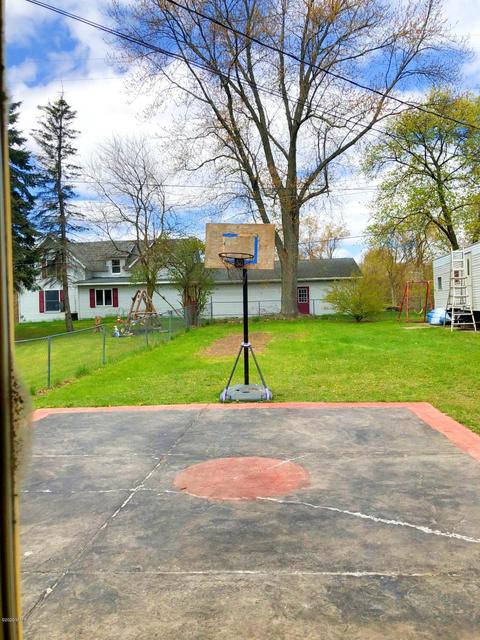 211 E Home St, Edmore, MI 48829 photo 31