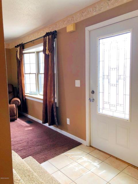 211 E Home St, Edmore, MI 48829 photo 4
