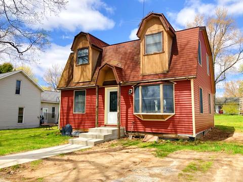211 E Home St, Edmore, MI 48829 photo 1
