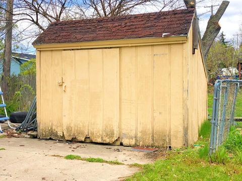 211 E Home St, Edmore, MI 48829 photo 32