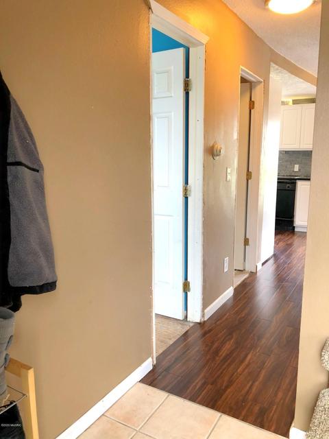 211 E Home St, Edmore, MI 48829 photo 5