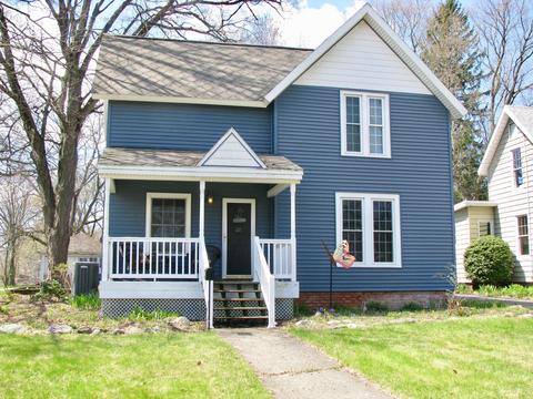 202 Clark St, Buchanan, MI 49107 photo 1