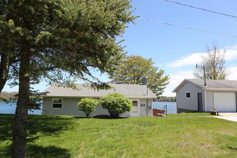 1315 S Derby Rd, Stanton, MI 48888 photo 2