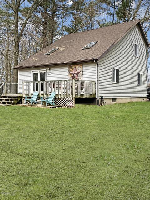 1340 S Locust Ave, White Cloud, MI 49349 photo 3
