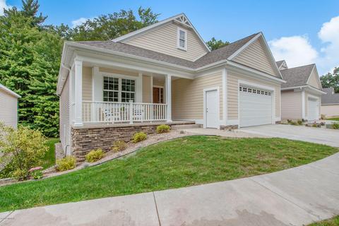 16481 Villa Pkwy, Spring Lake, MI 49456 photo 1