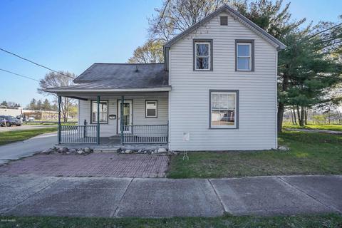 828 N 4th Ave, Big Rapids, MI 49307 photo 1