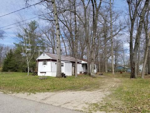 830 S Pierce Dr, White Cloud, MI 49349 photo 2