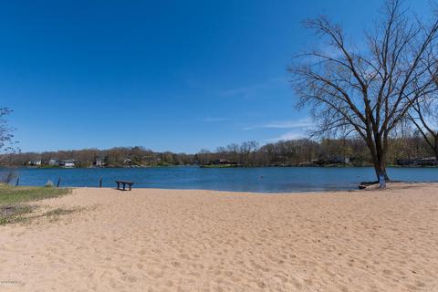 353 Southfork Dr, Plainwell, MI 49080 photo 74