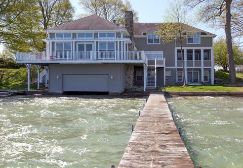 21032 Carlton Ave, Cassopolis, MI 49031 photo 1