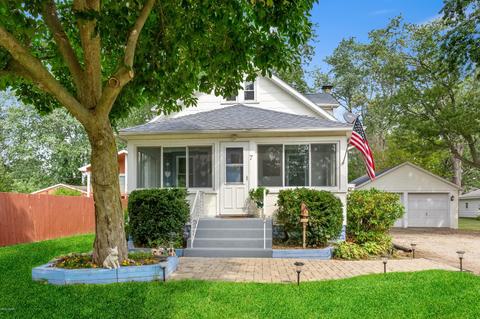 7 Chestnut St, Three Oaks, MI 49128 photo 1