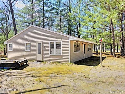 8501 W Hemlock, Baldwin, MI 49304 photo 2
