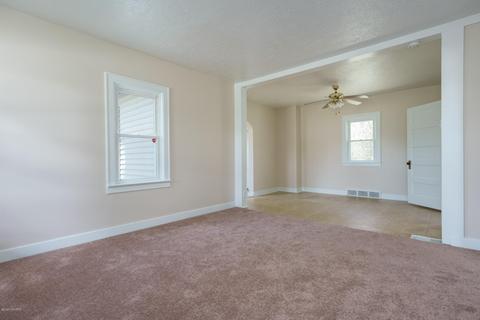 80 Wellworth Ave, Springfield, MI 49037 photo 4