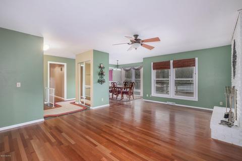 323 Midlakes Blvd, Plainwell, MI 49080 photo 4