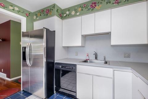 323 Midlakes Blvd, Plainwell, MI 49080 photo 9