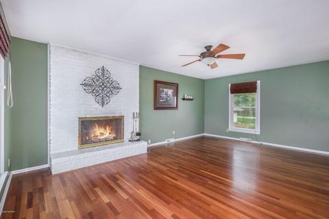 323 Midlakes Blvd, Plainwell, MI 49080 photo 5