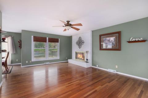 323 Midlakes Blvd, Plainwell, MI 49080 photo 3